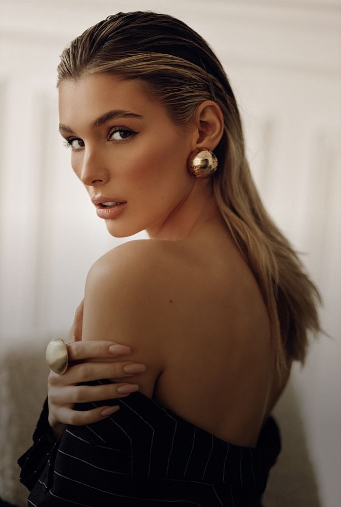 Houston Plastic Surgery model with blonde hair